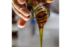 Image Pourring oil.